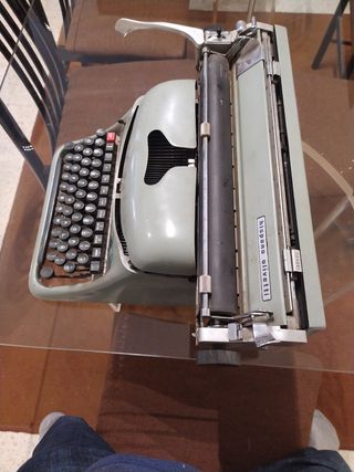Maquina de escribir con soporte