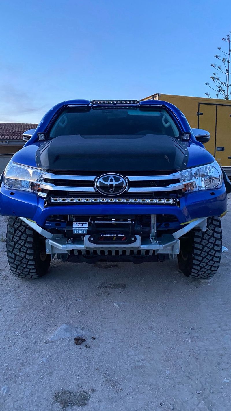 Toyota Hilux 2018 - foto 1