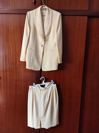 Traje falda