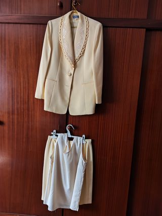 Traje falda