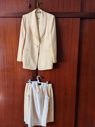 Traje falda