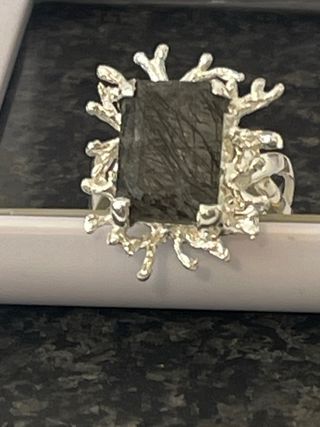 ANILLO EN PLATA BLANCA -CON CUARZO NATURAL
