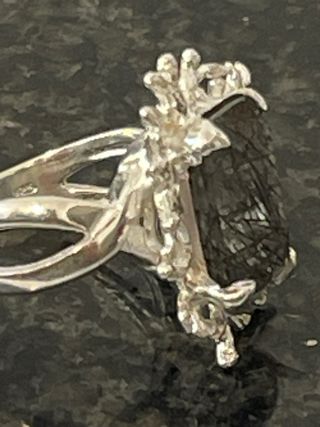 ANILLO EN PLATA BLANCA -CON CUARZO NATURAL