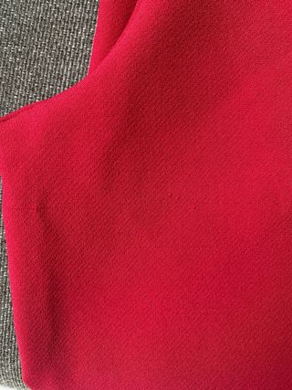 Pantalón rojo de Stradivarius
