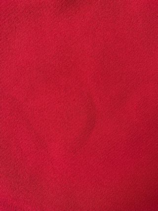 Pantalón rojo de Stradivarius