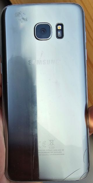 Telefono Samsung S7 Edge.