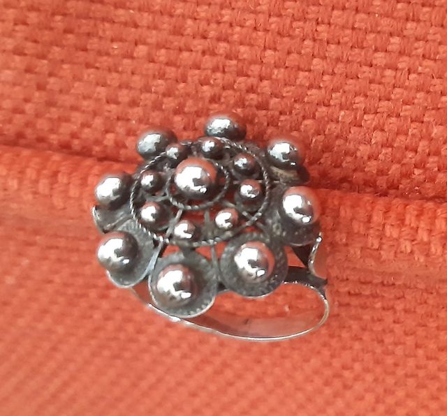 Sortija plata botón charro