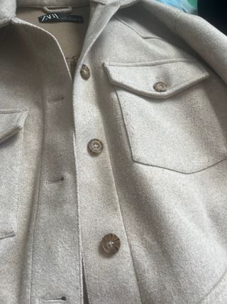 sobre camisa / abrigo Zara
