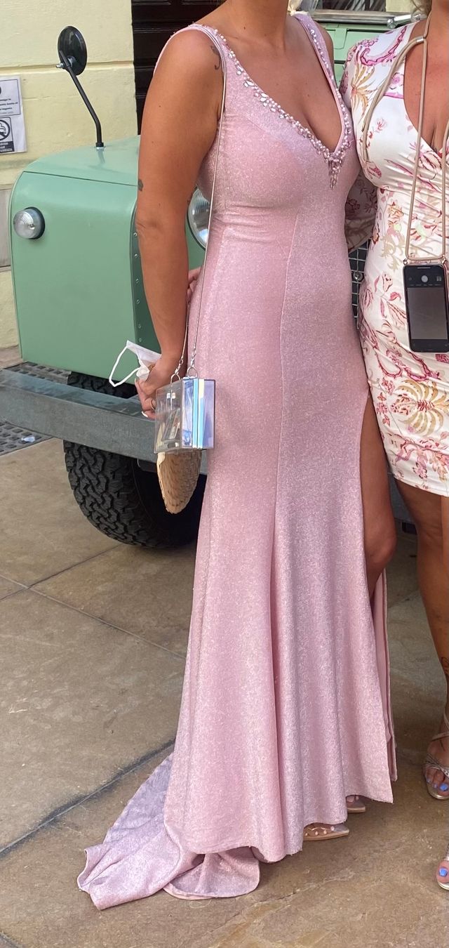 Vestido rosa/brillo con cola..