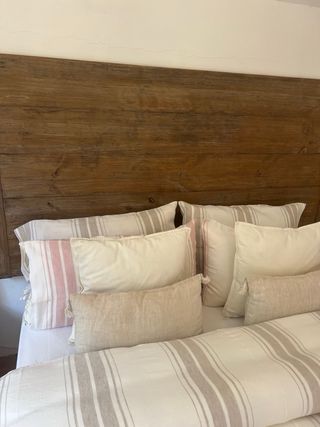 Camas, cabeceros y mesas de noche