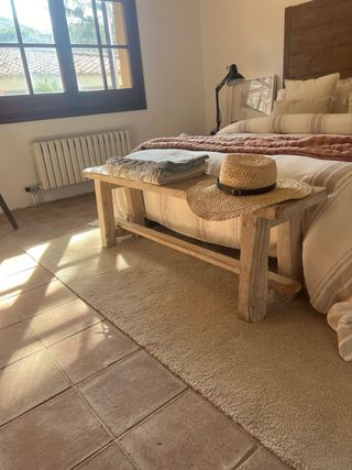 Camas, cabeceros y mesas de noche