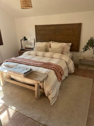 Camas, cabeceros y mesas de noche