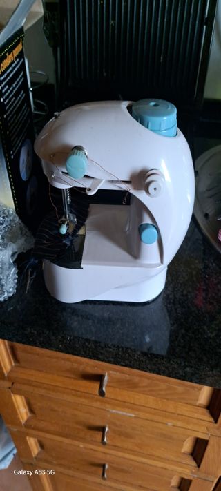 Maquina costura portátil como novo