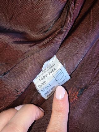 Cazadora negra de cuero tipo motero