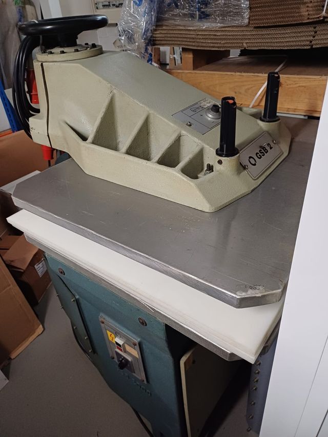 Troqueladora de bandera GSM 2, 20 TON