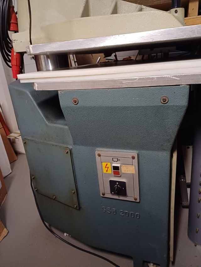 Troqueladora de bandera GSM 2, 20 TON