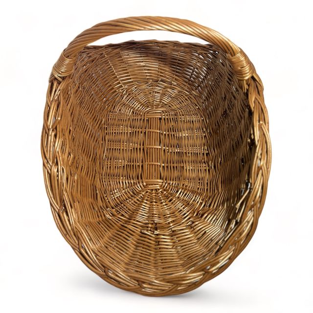 Cesta de mimbre para la leña o decoración.