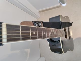 Guitarra electroacústica 4/4