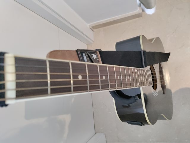 Guitarra electroacústica 4/4