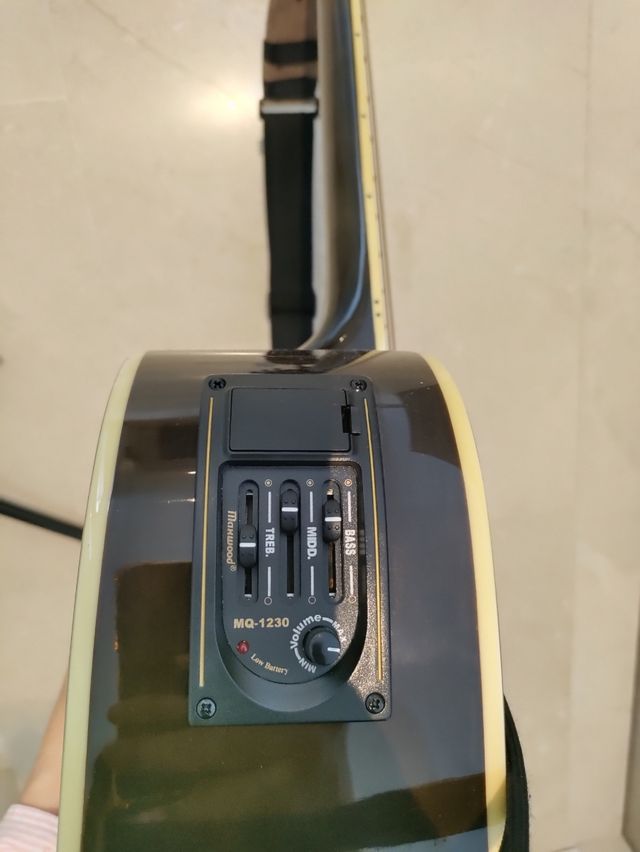 Guitarra electroacústica 4/4