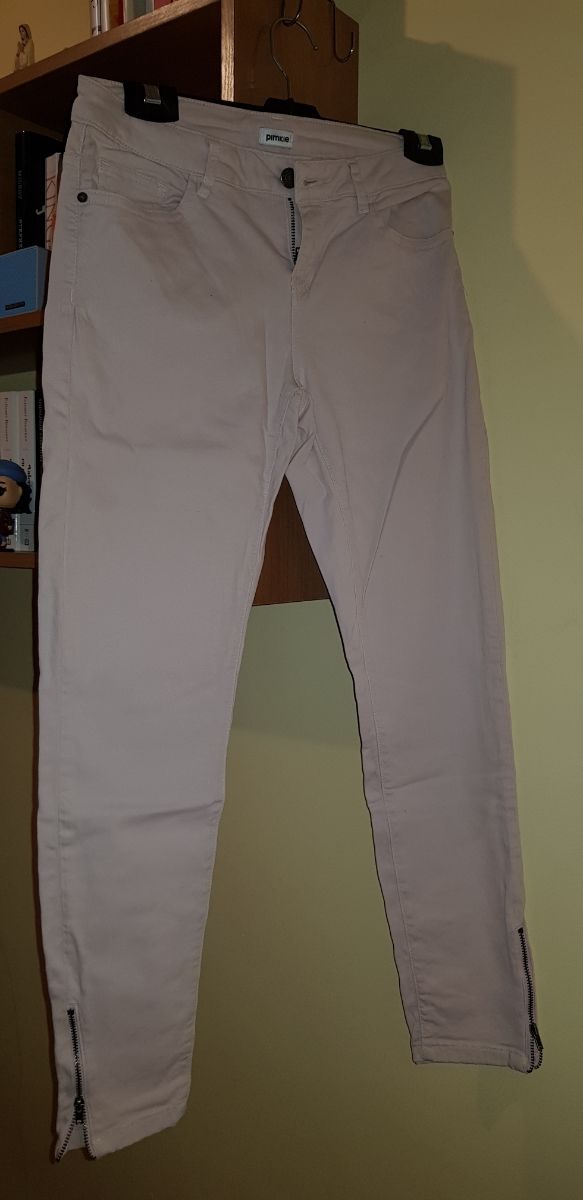 Pantalón rosa de pitillo