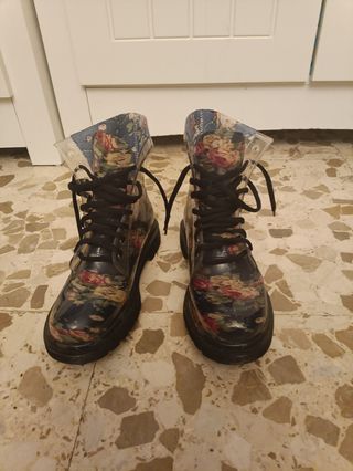 botines florales impermeables