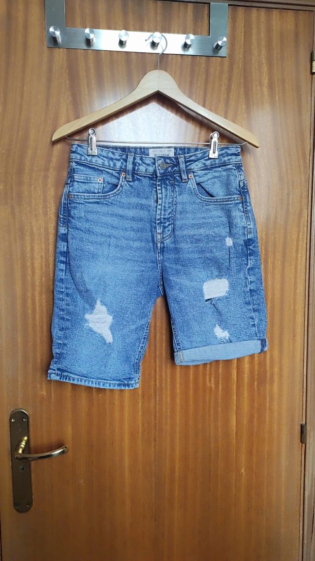 Bermuda vaquera azul con rotos talla 38 Pull&Bear