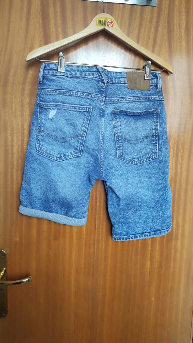 Bermuda vaquera azul con rotos talla 38 Pull&Bear