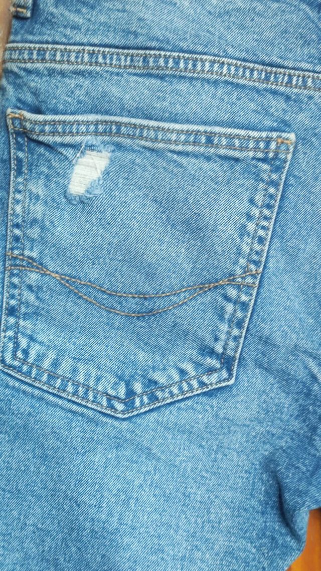 Bermuda vaquera azul con rotos talla 38 Pull&Bear