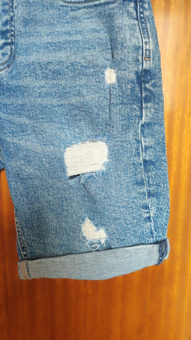 Bermuda vaquera azul con rotos talla 38 Pull&Bear