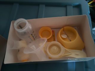 Bomba manual de tirar leite da Medela