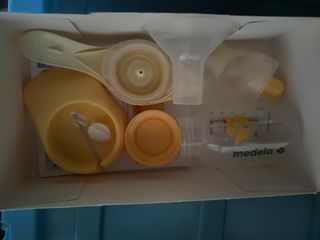 Bomba manual de tirar leite da Medela