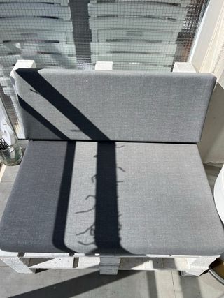 Sofá pallets blanco con mesa a juego