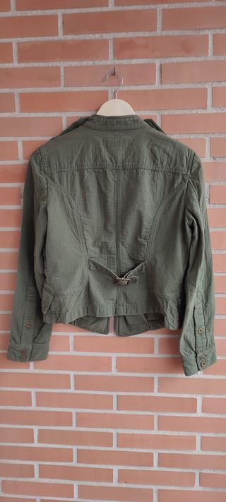 Chaqueta Zara color verde militar