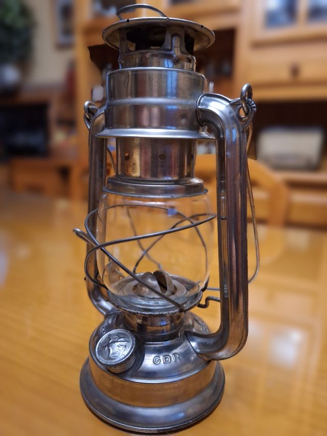 Antigüedades. Lámpara de petróleo. Mítica bat 158