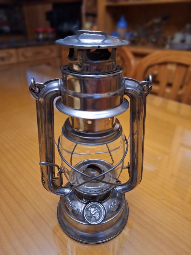 Antigüedades. Lámpara de petróleo. Mítica bat 158