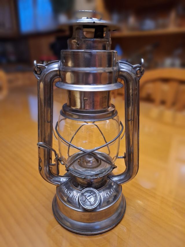 Antigüedades. Lámpara de petróleo. Mítica bat 158