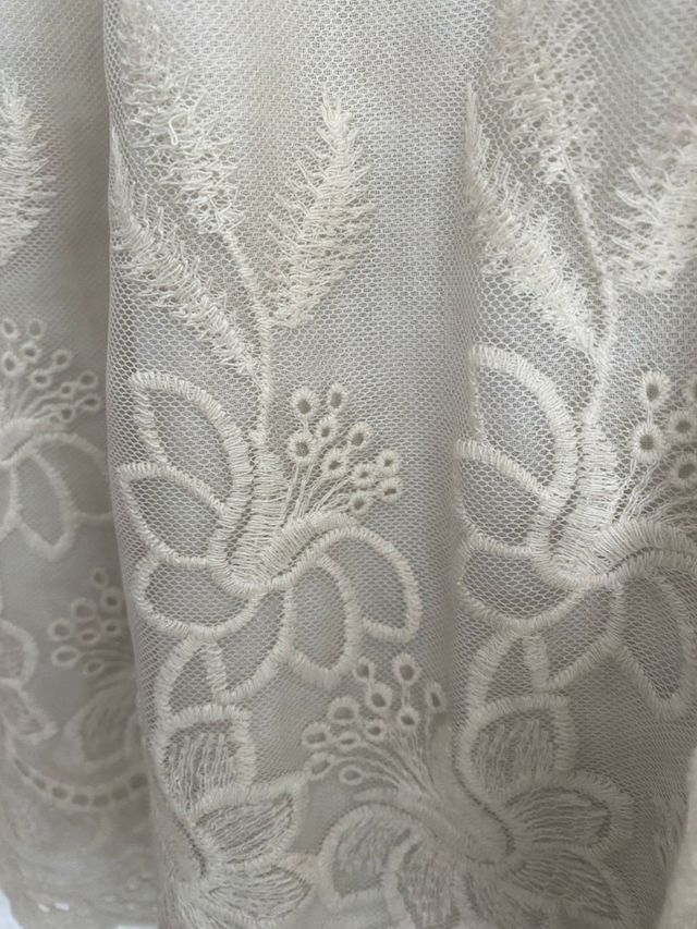 Falda tul con bordado troquelado flores