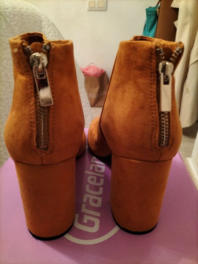 Bota color mostaza de ante