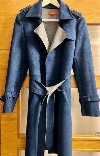 Gabardina ante azul, interior en gris