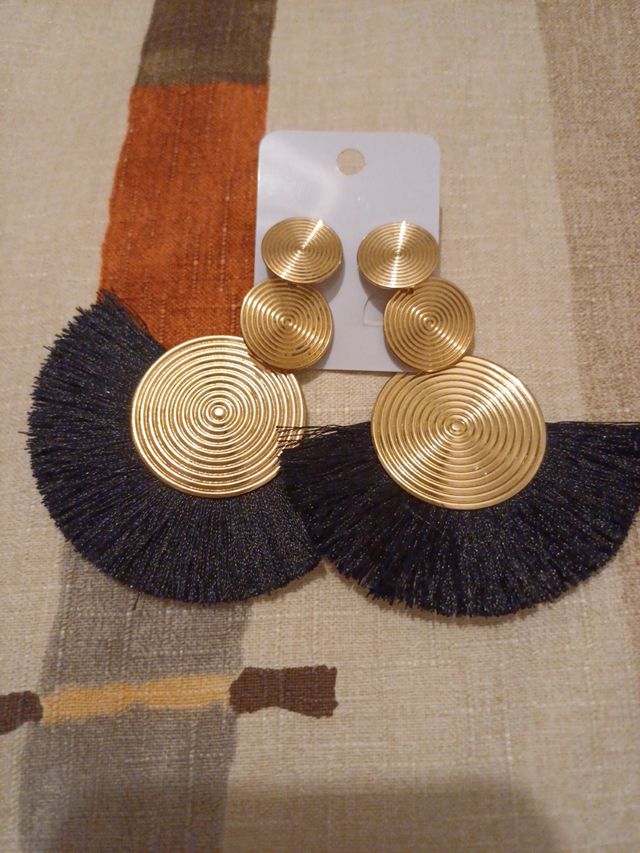 Pendientes elegantes dorados