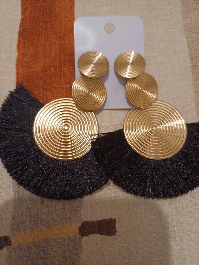 Pendientes elegantes dorados