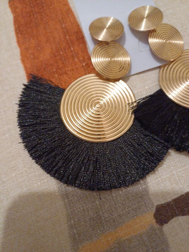 Pendientes elegantes dorados