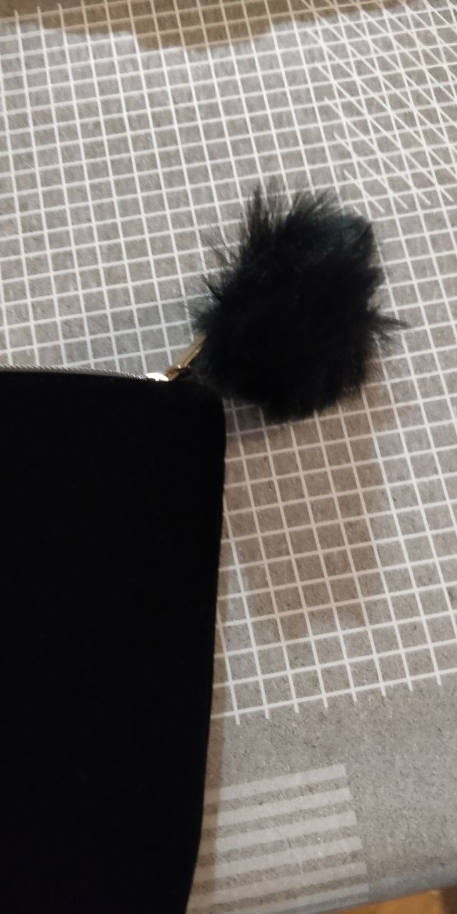 Bolso negro con cremallera