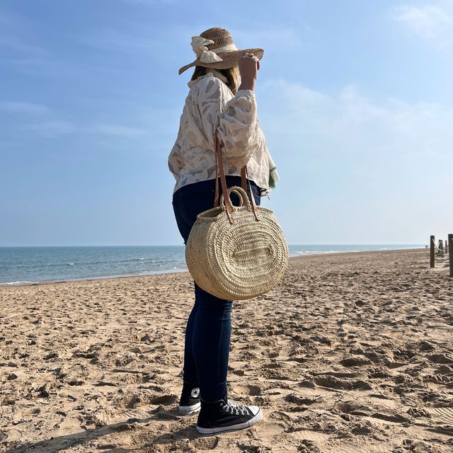 Bolso de playa grande redondo trenzado de Dos Asas