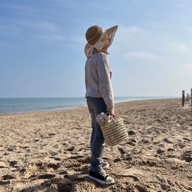 Bolso de niña pequeño redondo trenzado de palma