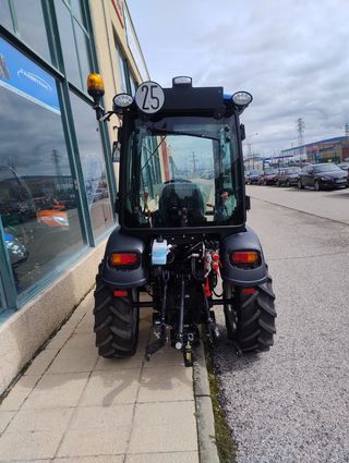 Mini tractor Solís 26 con cabina