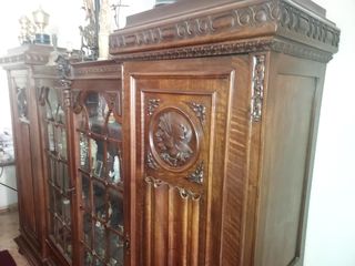 Despacho de nogal. Muebles.
