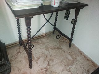 Despacho de nogal. Muebles.