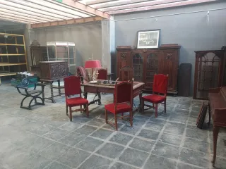 Despacho de nogal. Muebles.